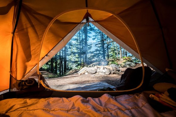 Comment Monter une Tente de Camping : Guide Étape par Étape pour les Débutants
