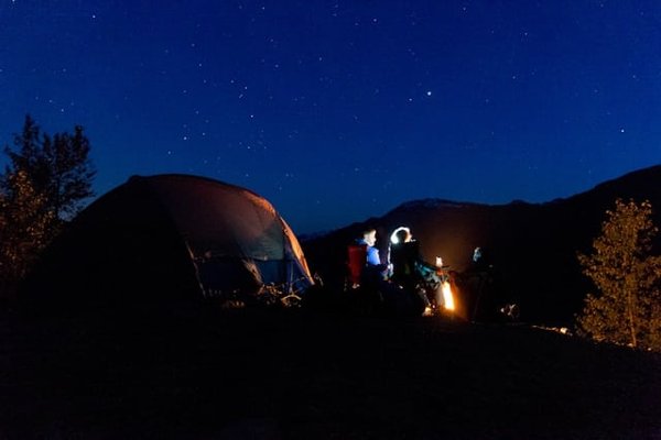 Guide pratique pour camper et observer les étoiles : Astuces et meilleurs endroits