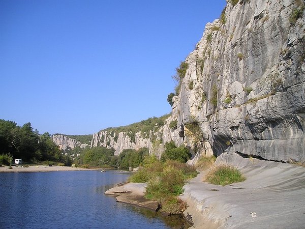Séjour de rêve aux Gorges de l'Ardèche : Découvrez les meilleurs campings 4 étoiles