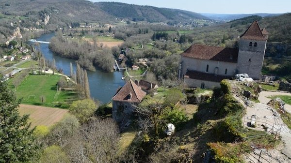 Les Incontournables de Saint-Cirq-Lapopie : Guide pour Explorer le Joyau du Lot