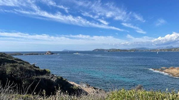 Les Meilleurs Spots de Camping à Hyères en Bord de Mer: Une Escapade Idyllique