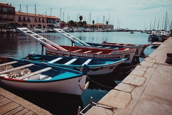Les meilleurs emplacements de camping à Mèze 34 : Votre guide ultime pour un séjour inoubliable